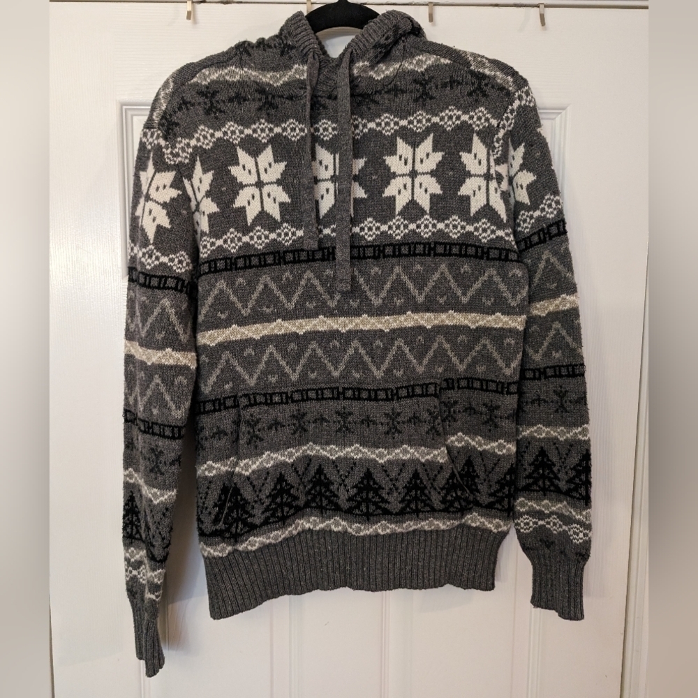AMERICAN EAGLE Snowflake Hoodie Sweater
